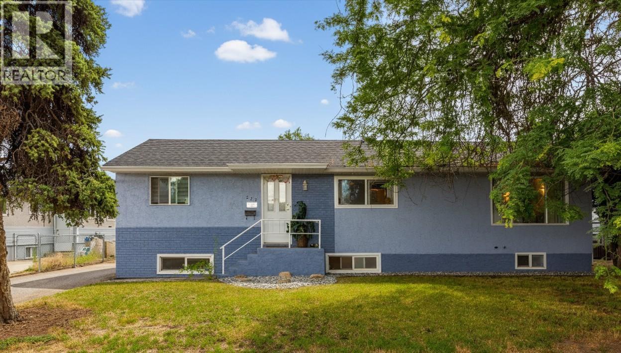 525 Donhauser Rd, Kelowna, BC V1X 3G1
