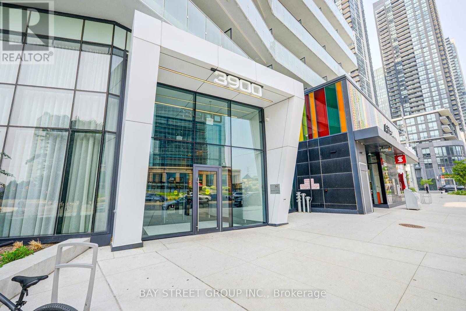 3207 3900 Confederation Pkwy, Mississauga, ON L5B 0M3
