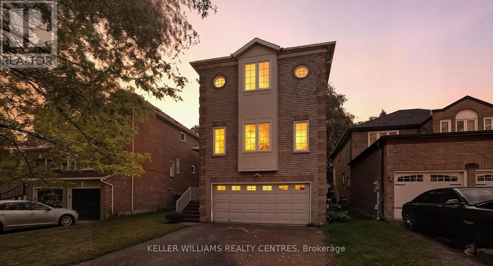 19 Stemmle Dr, Aurora, ON L4G 6N3