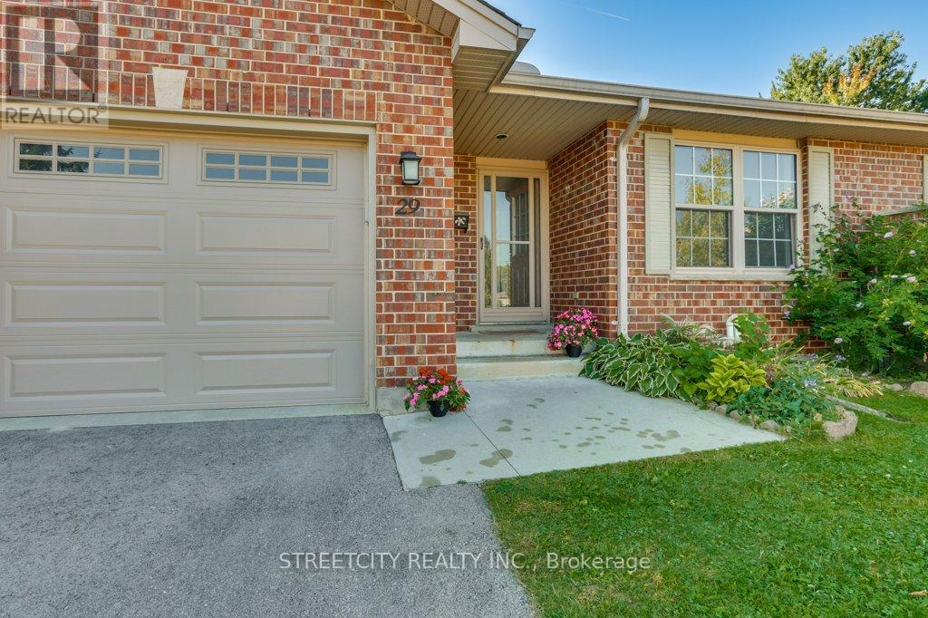 29 680 Commissioners Rd, London, ON N6K 4T8