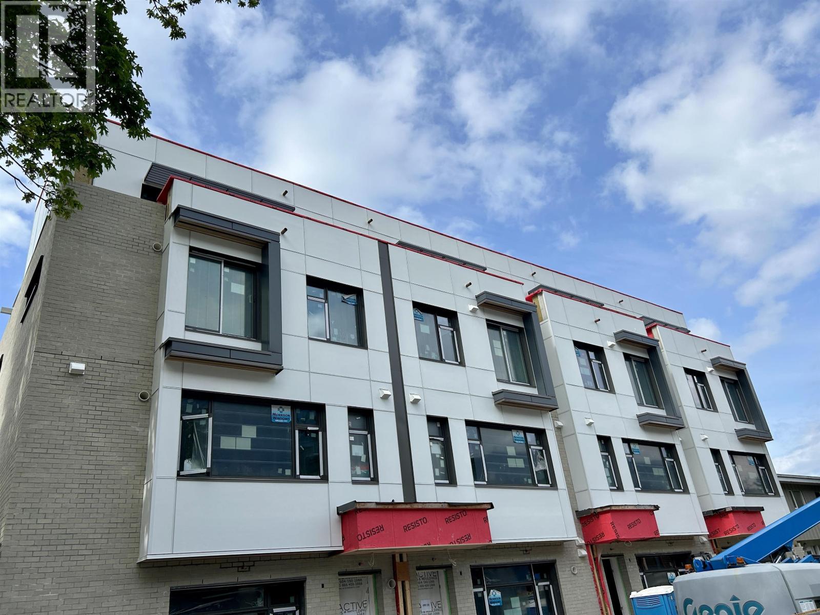 433 East 3rd Street #103b, North Vancouver, BC V7L 1G3