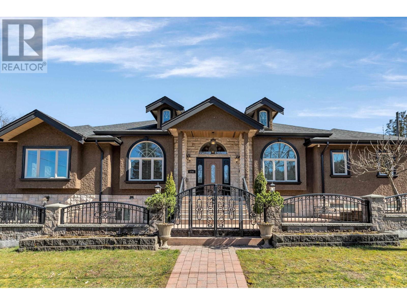 2701 St George St, Port Moody, BC V3H 2H1