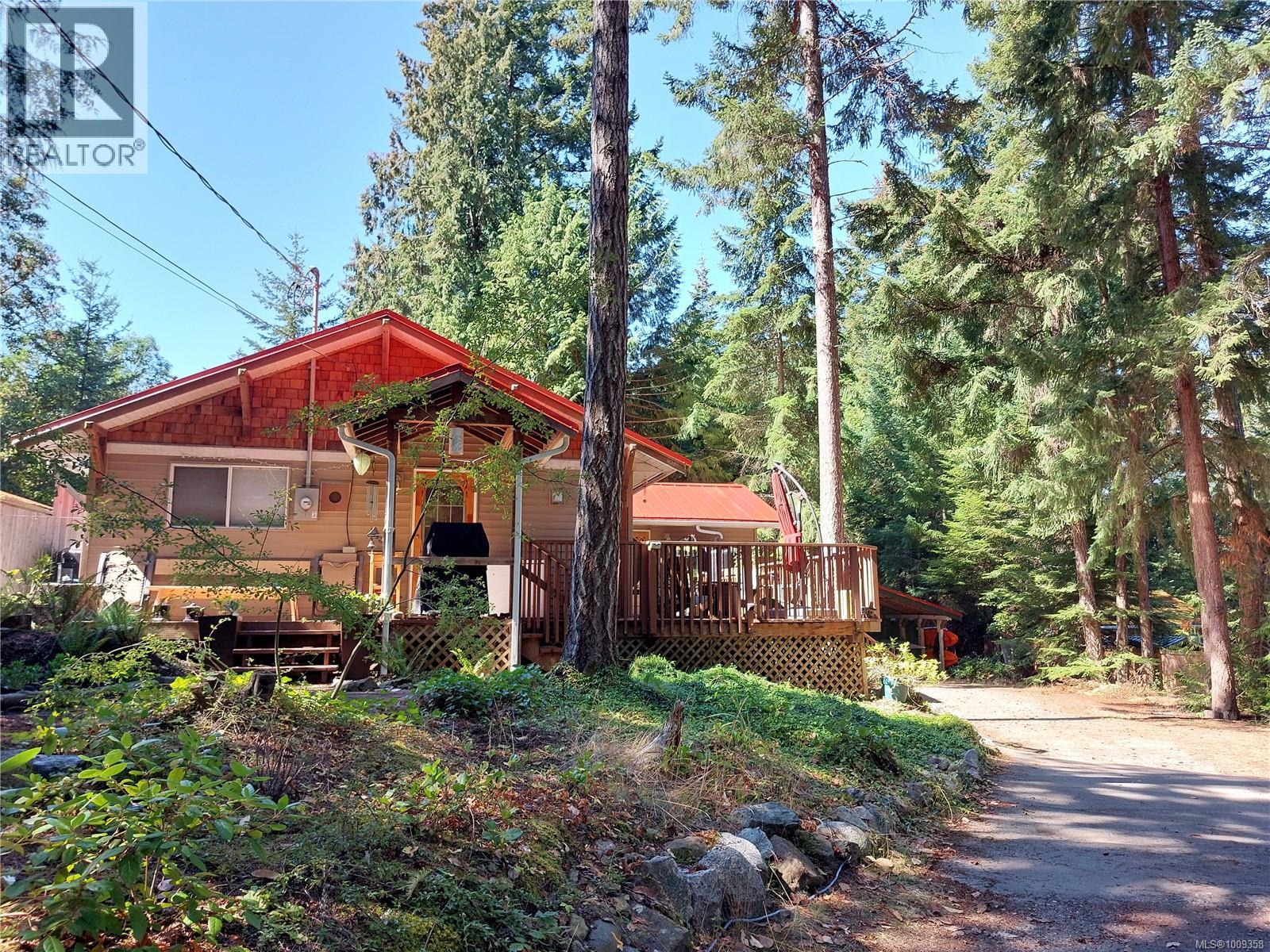 559 Blitz Rd, Mayne Island, BC V0N 2J1