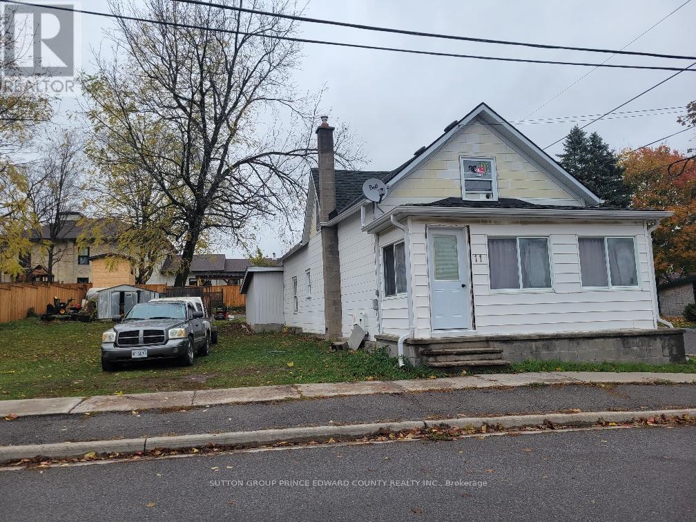 11 Low St, Prince Edward County Picton Ward, ON K0K 2T0