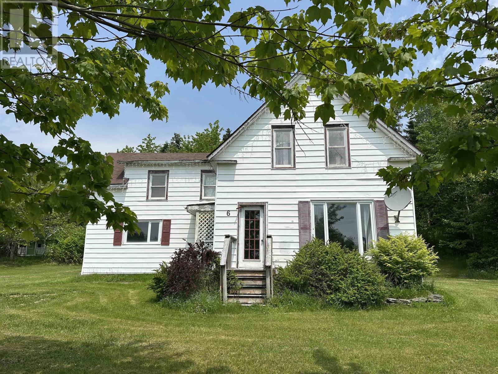 6 Lake Rd, Sheet Harbour, NS B0J 3B0