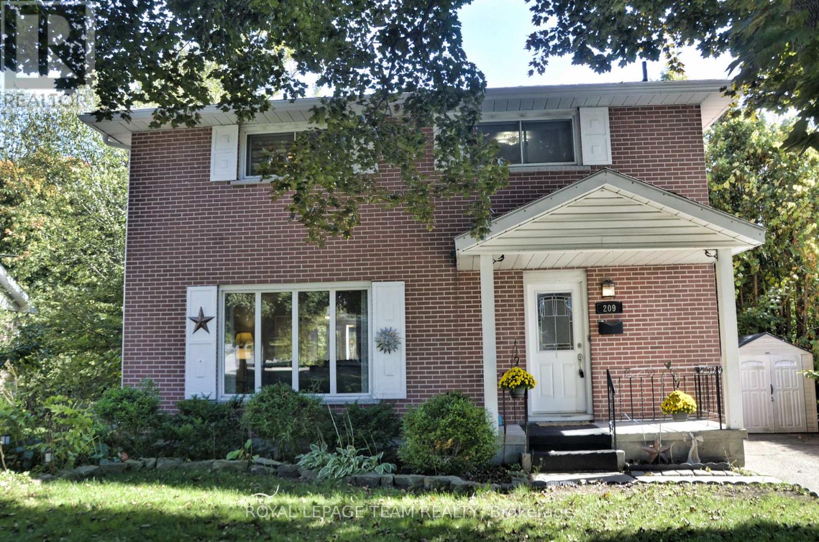 209 Reynolds Dr E, Brockville, ON K6V 1X8