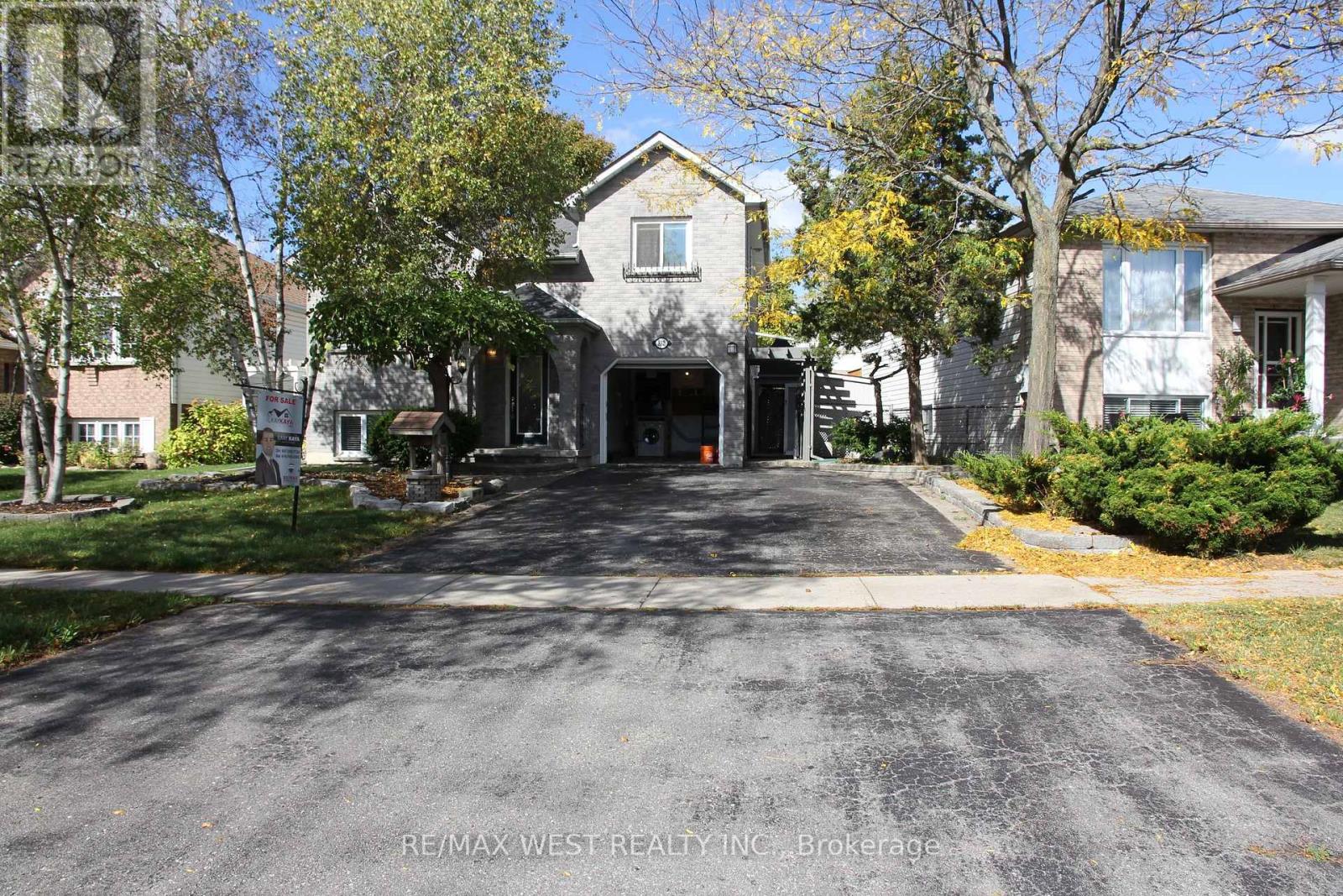 852 Beatrice St E, Oshawa, ON L1K 2H7