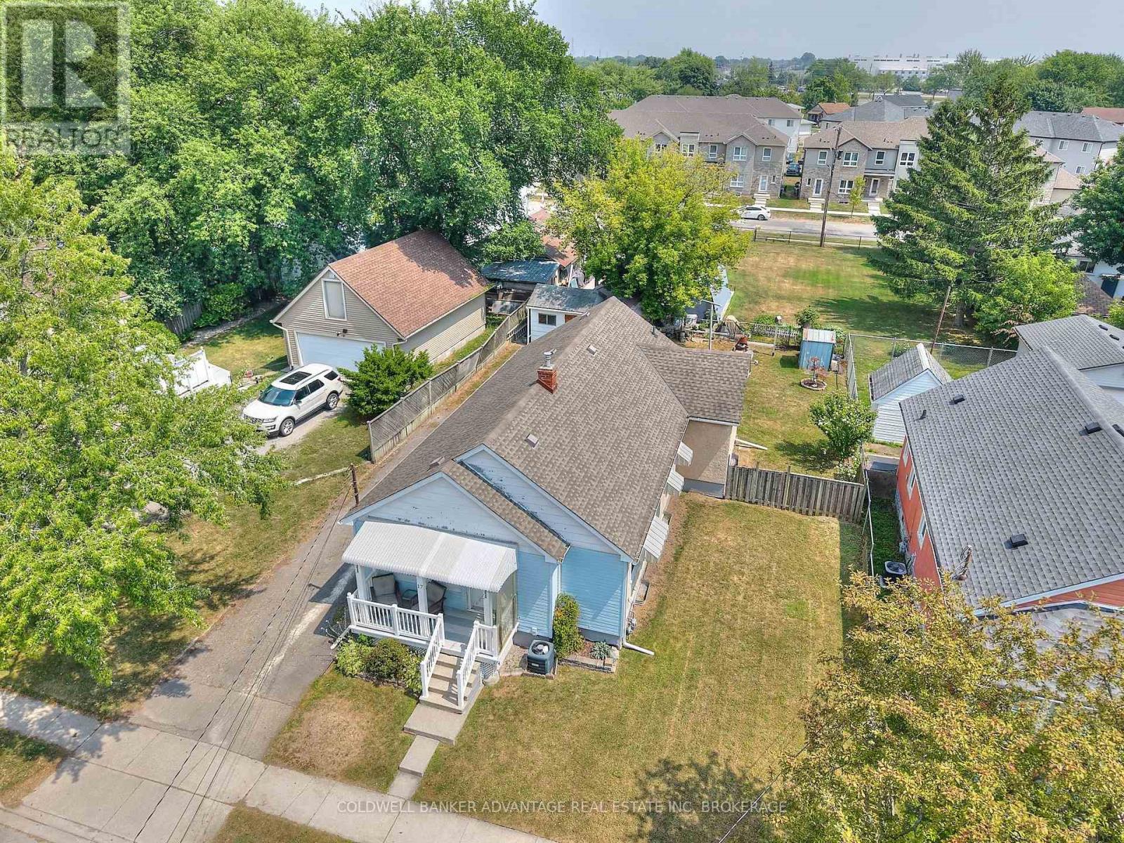 17 Clifford Ave, Welland, ON L3C 2C6