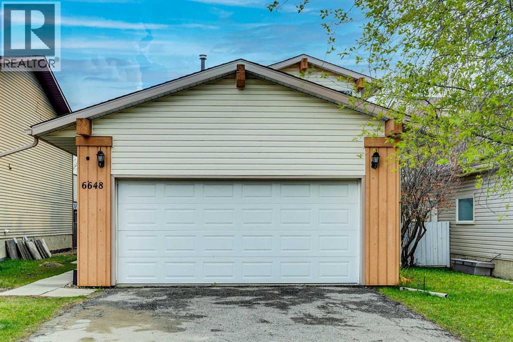 6648 Ranchview Dr NW, Calgary, AB T3G 1A3