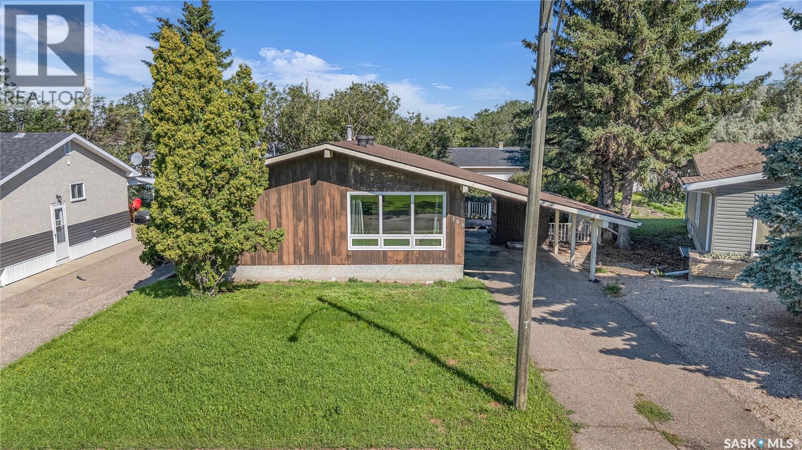 106 Wood Cres, Assiniboia, SK S0H 0B0