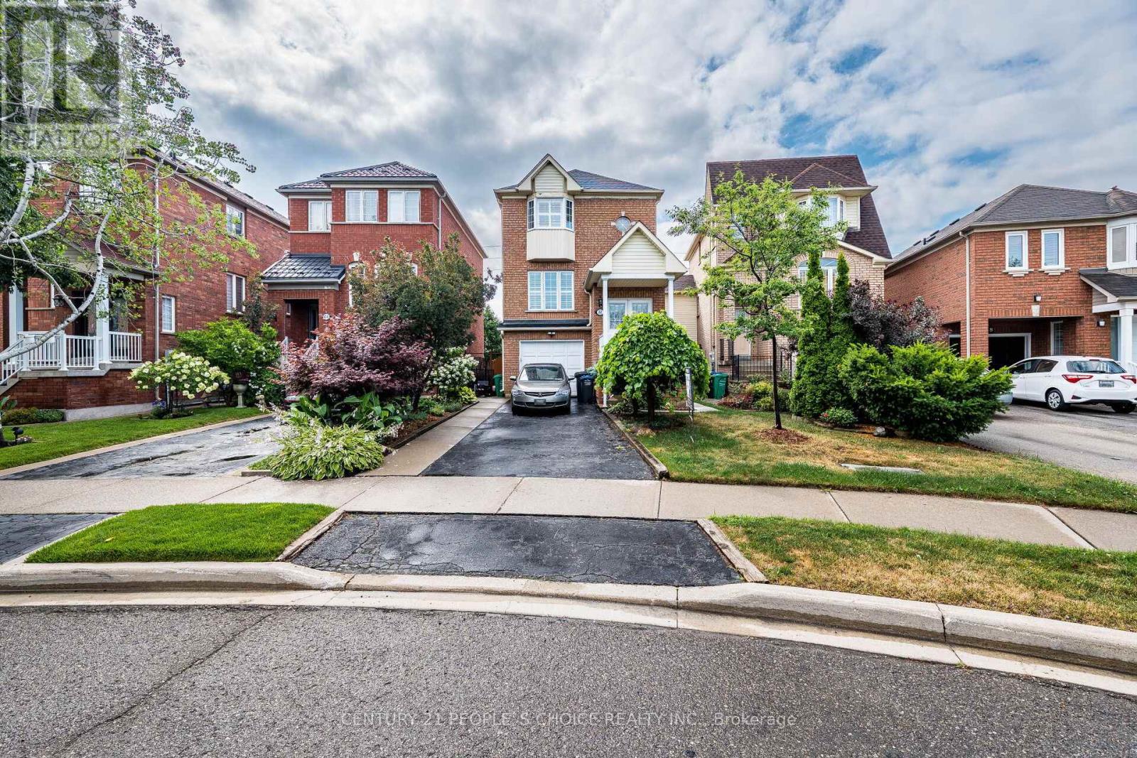 22 Domenico Cres, Brampton, ON L6P 1H5