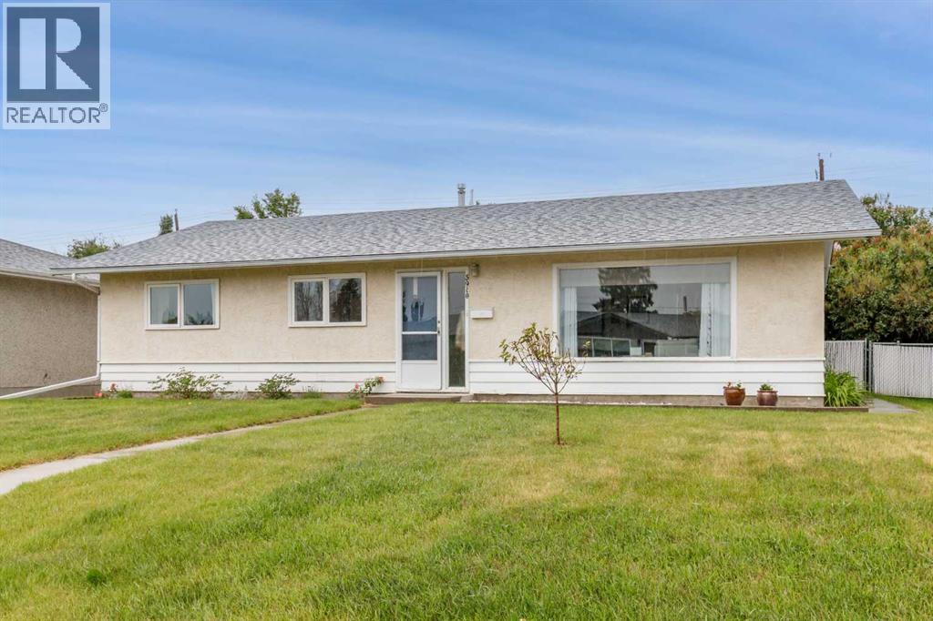 5910 W Park Cres, Red Deer, AB T4N 1G1