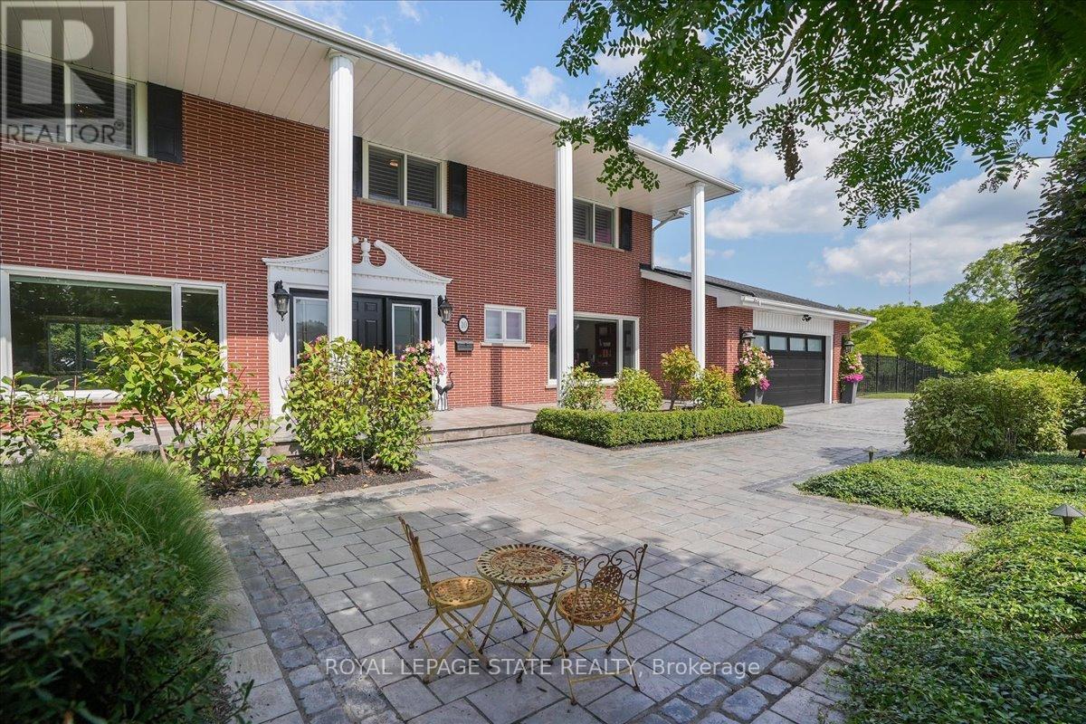 10 Azalea Ct, Hamilton Stoney Creek Mountain, ON L8J 1K4