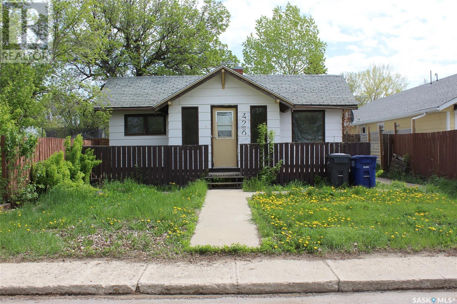 428 3rd Street West, Shaunavon, SK S0N 2M0