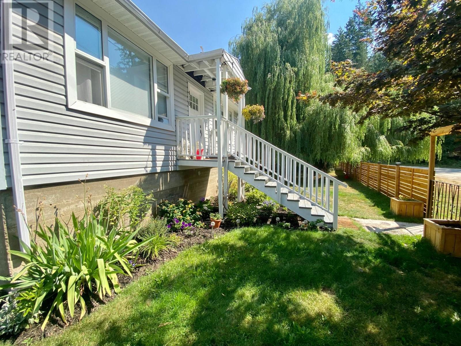 416 Fowler St, Riondel, BC V0B 2B0