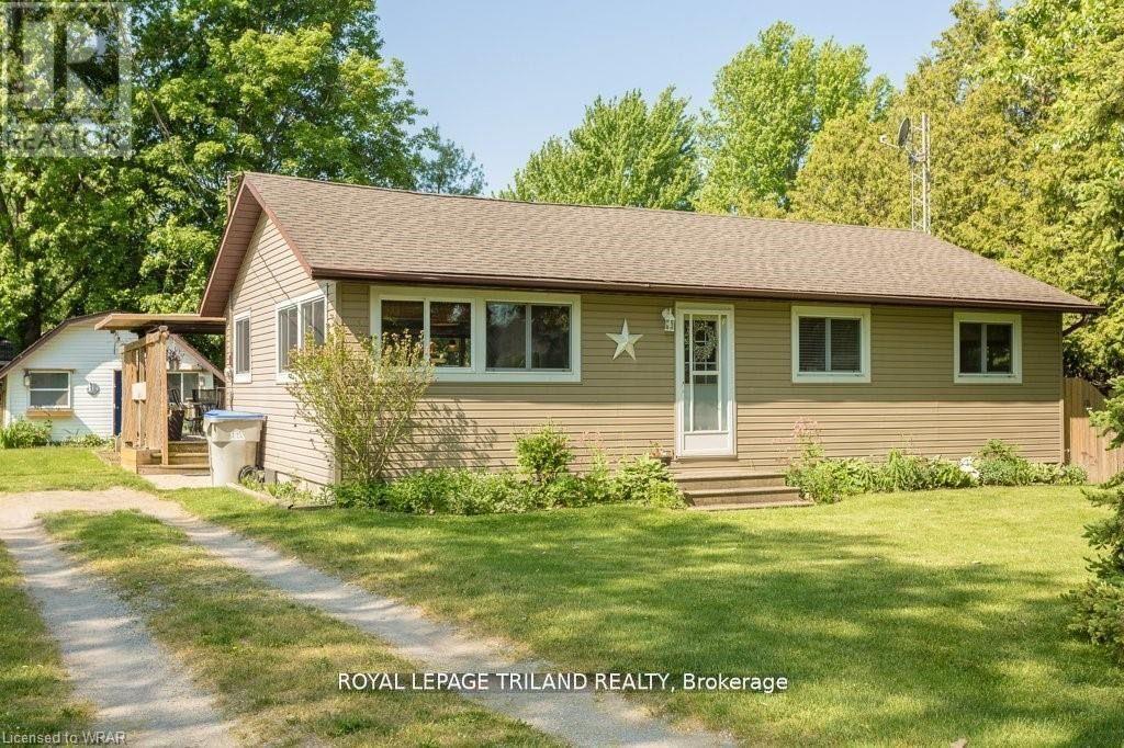 8443 Keith St, Lambton Shores, ON N0N 1J7