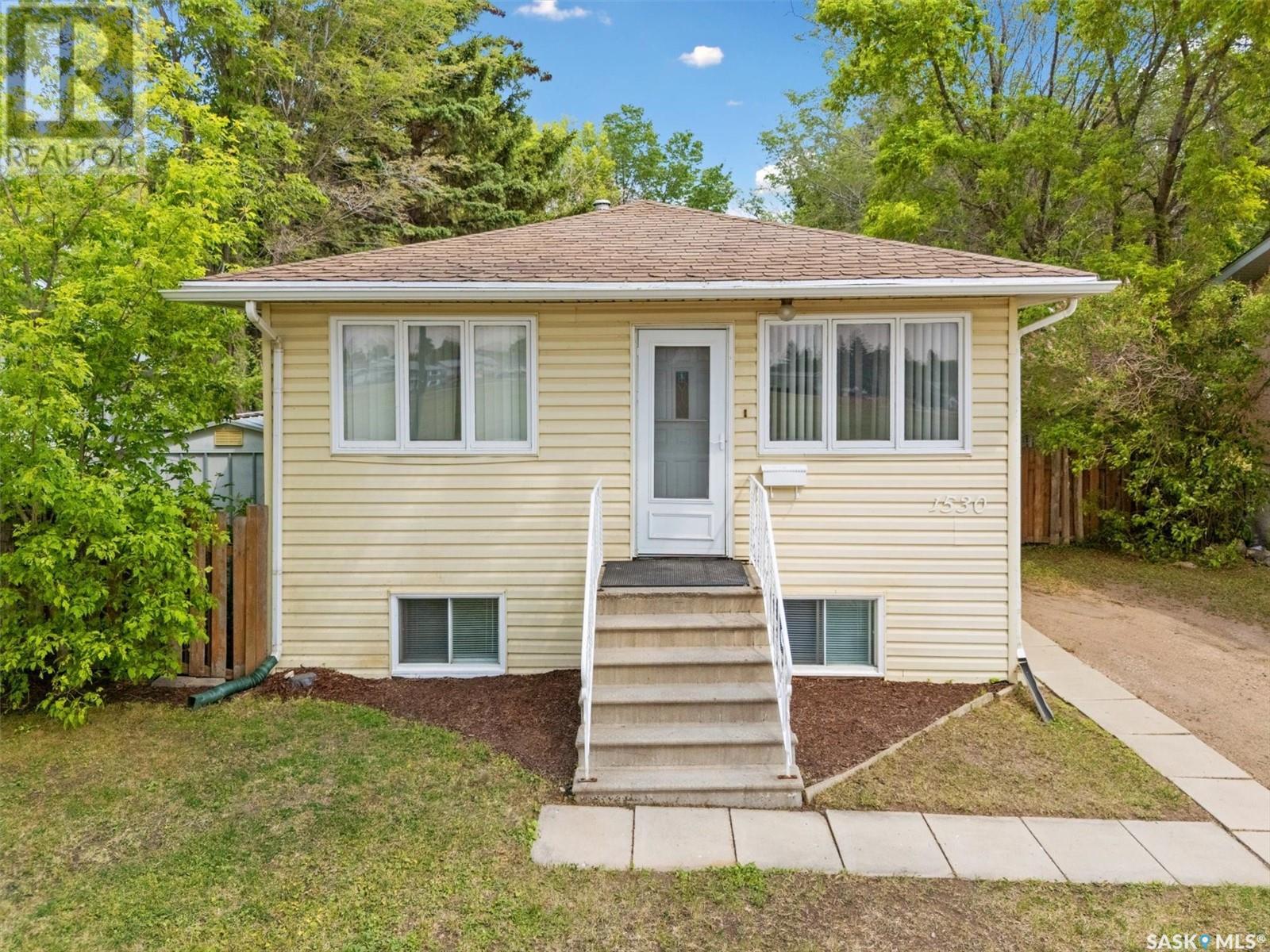 1530 I Ave N, Saskatoon, SK S7L 2J6