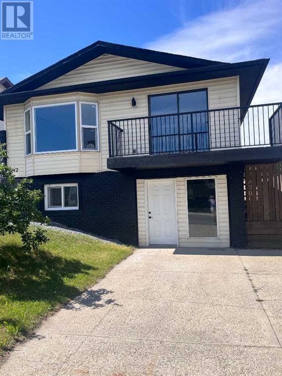 12 Whitworth Way NE, Calgary, AB T1Y 6E3