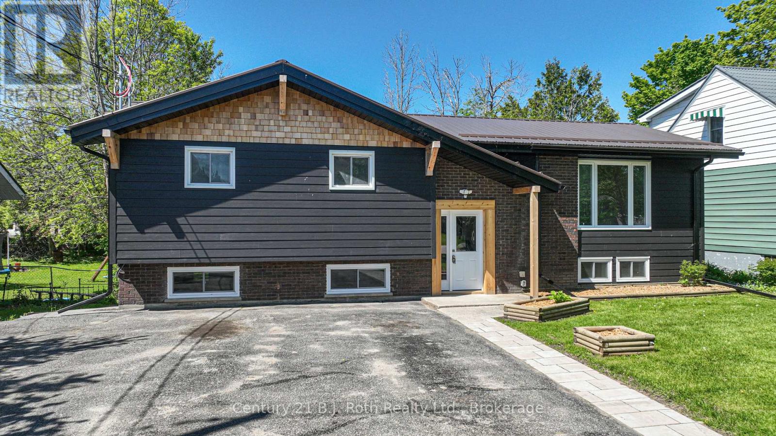 571 High St, Orillia, ON L3V 4Y2
