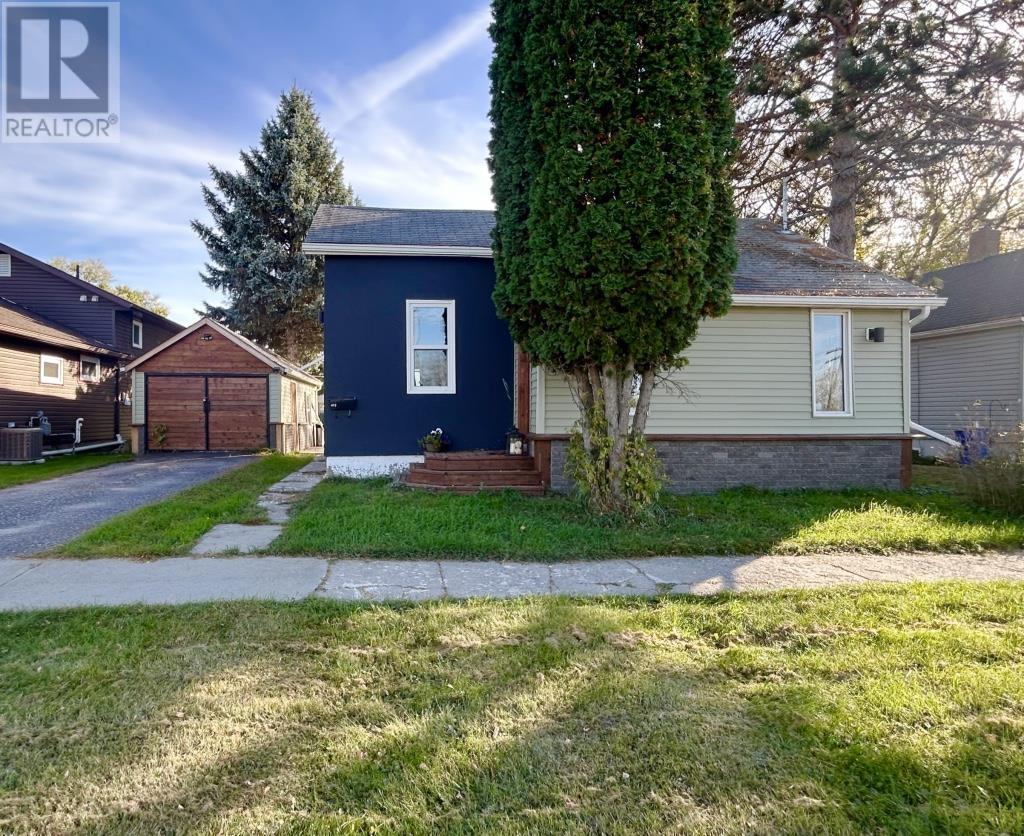 419 Fourth St W, Fort Frances, ON P9A 3C2