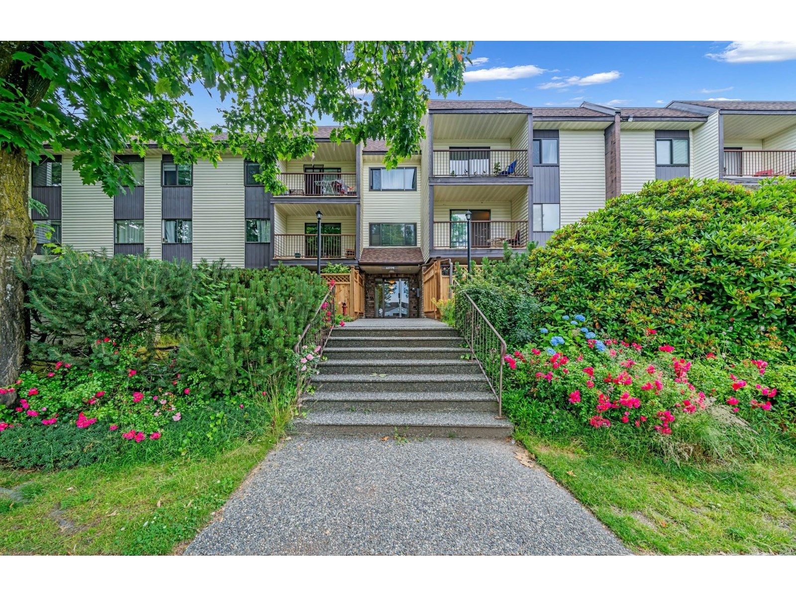 13775 74 Avenue Unit 221, Surrey, BC V3W 9C5
