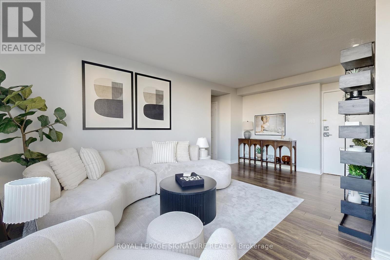 801 5 Parkway Forest Dr, Toronto, ON M2J 1L3
