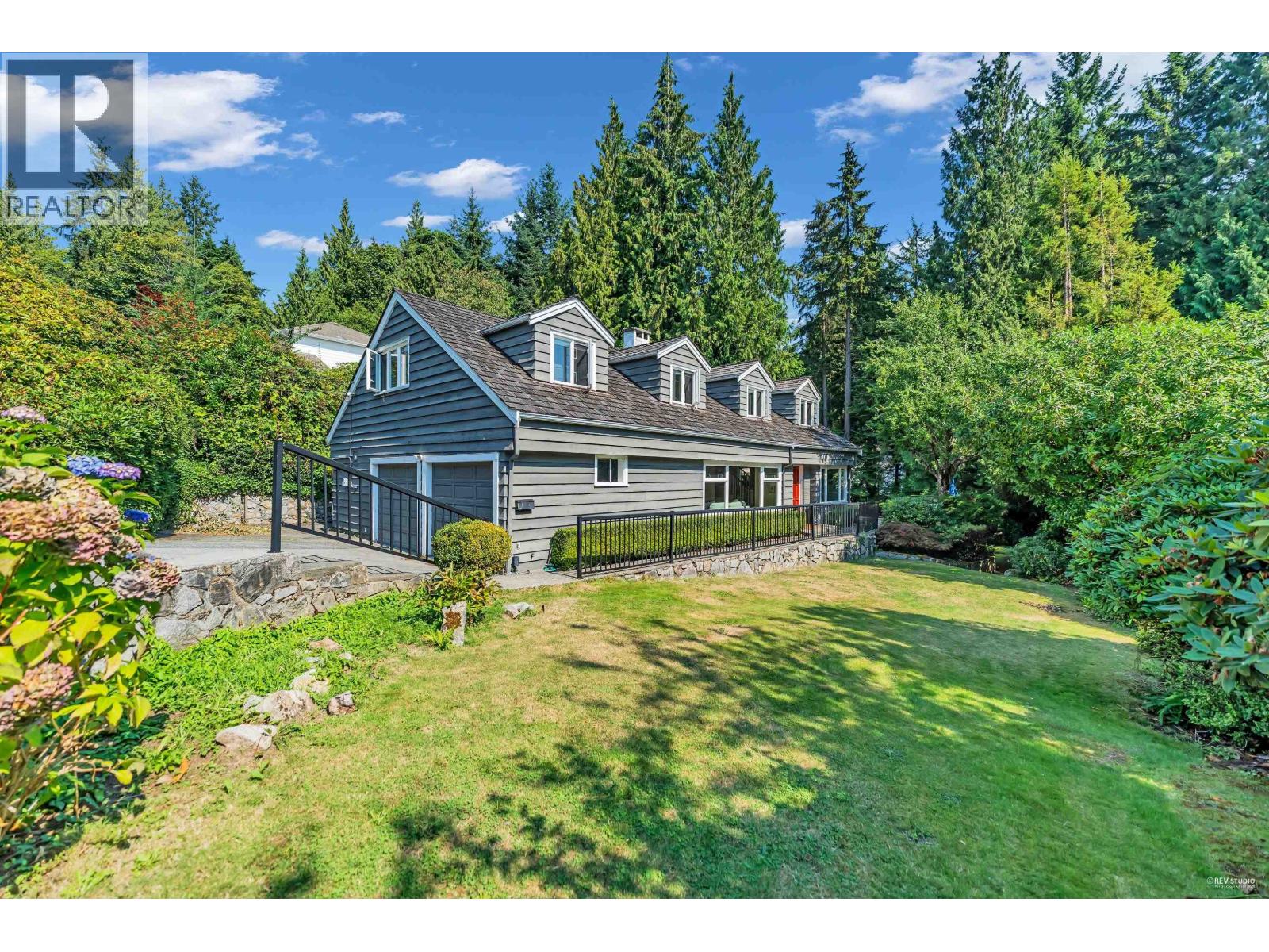 4442 Regency Pl, West Vancouver, BC V7W 1B9