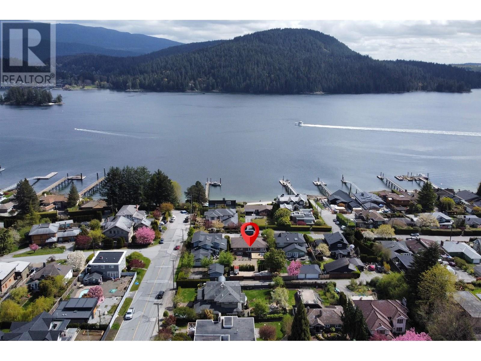 463 Beachview Dr, North Vancouver, BC V7G 1P5
