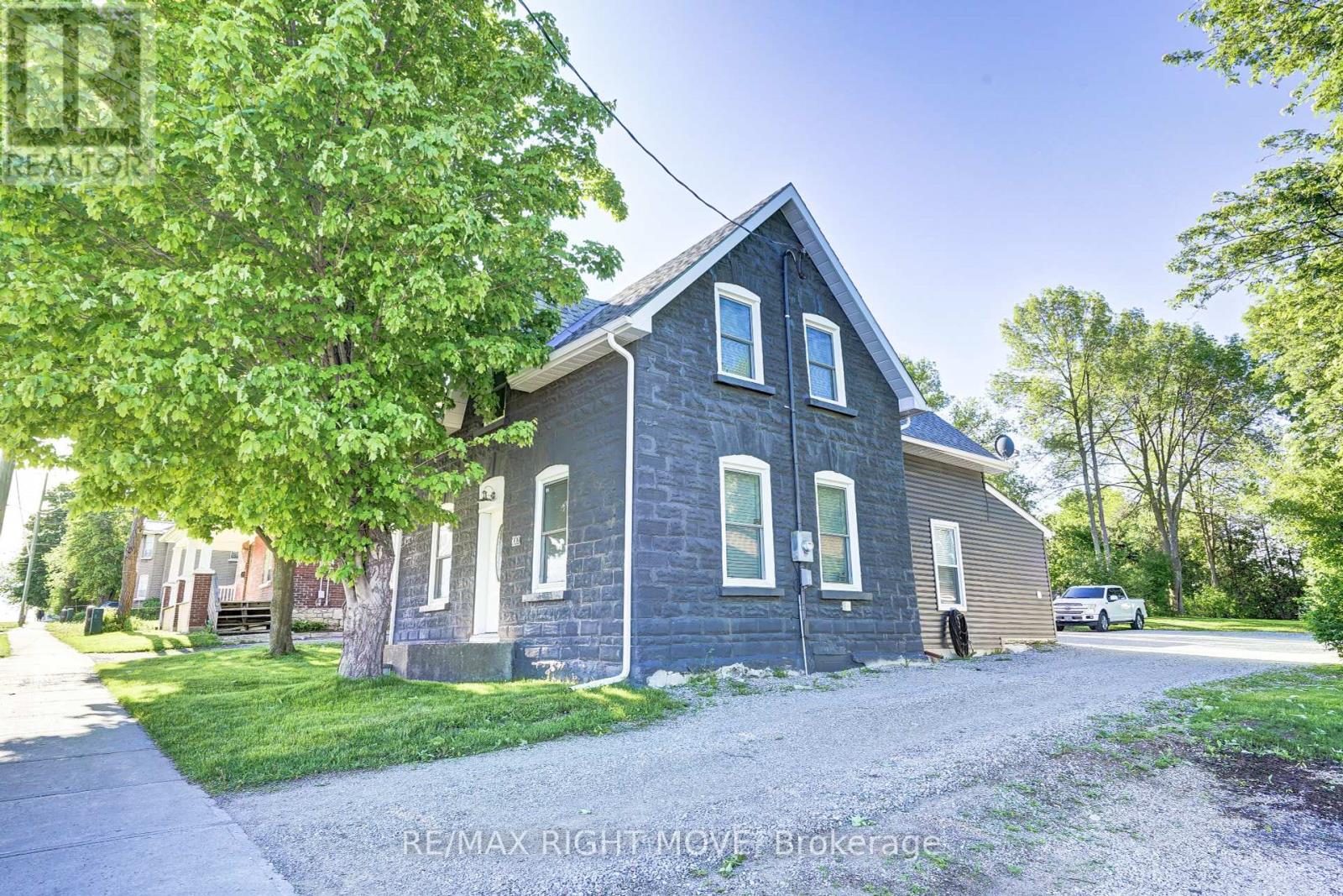 209 Atherley Rd, Orillia, ON L3V 1N6