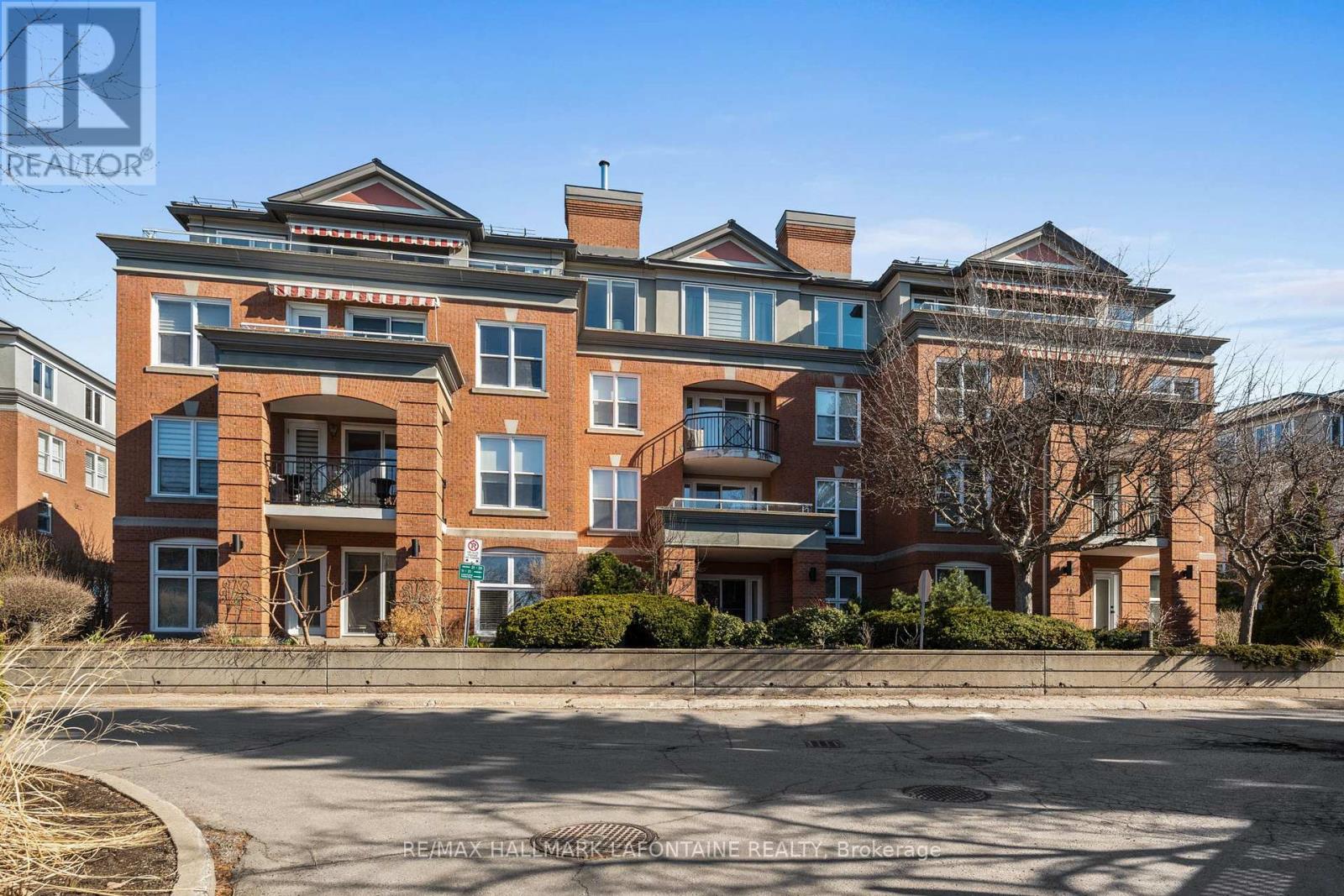101 21 Durham Private, Ottawa, ON K1M 2H8