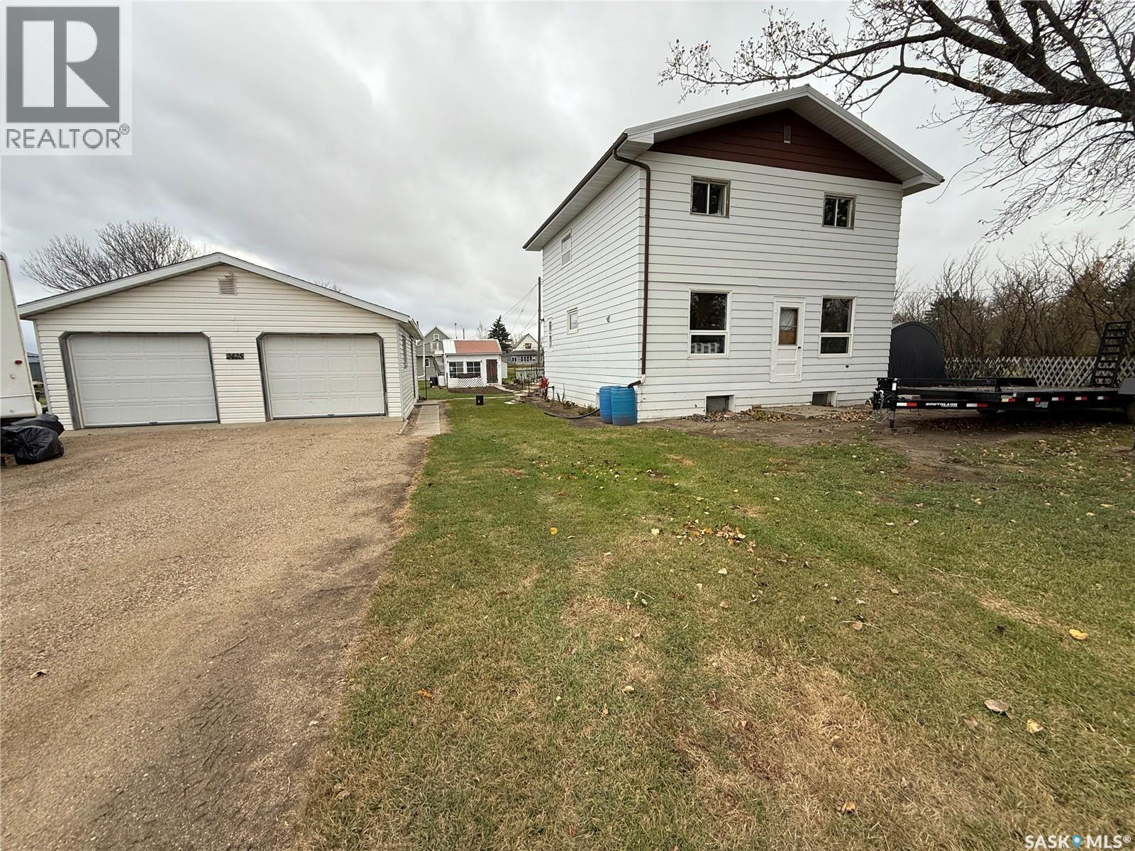 2425 Halifax St, Halbrite, SK S0C 1H0