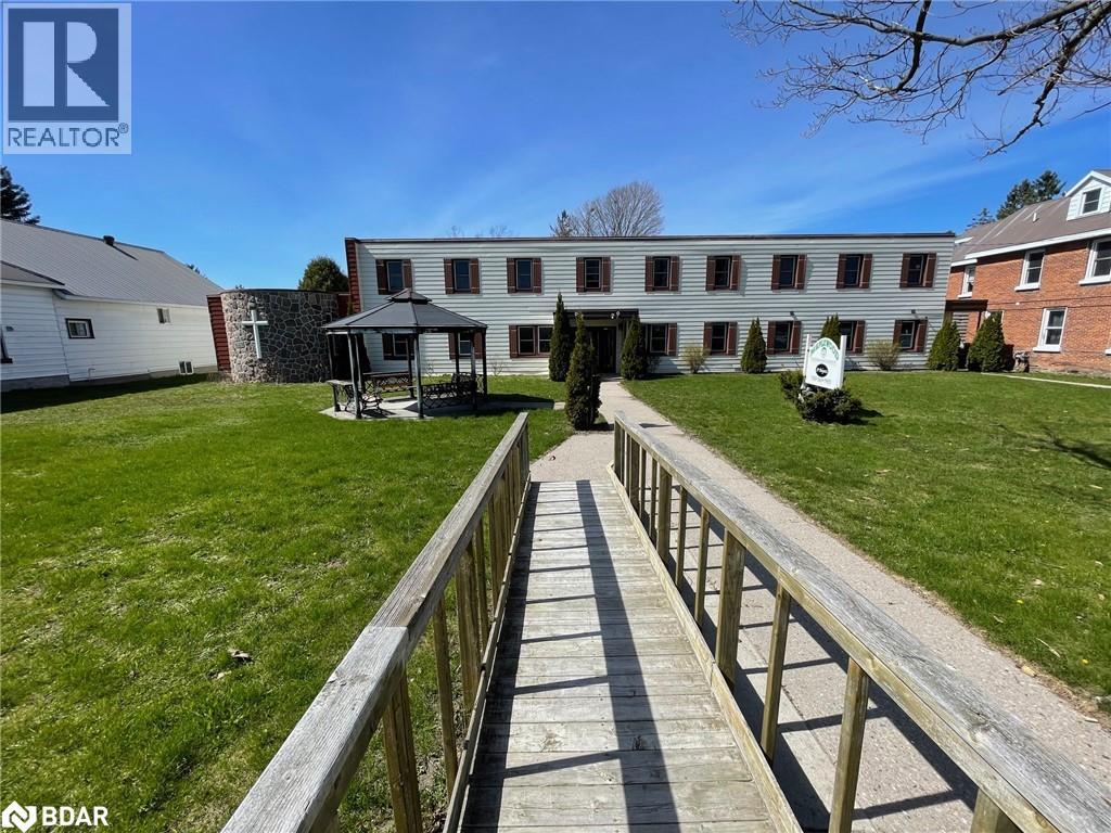 39 Poyntz St #b, Penetanguishene, ON L9M 1N5