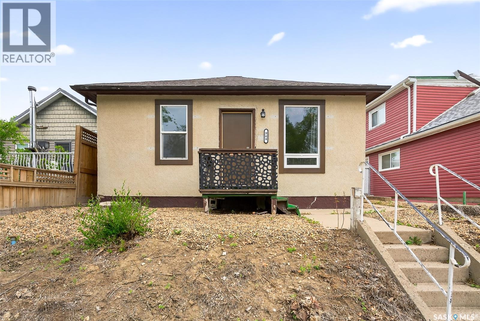 964 Athabasca St W, Moose Jaw, SK S6H 2E4