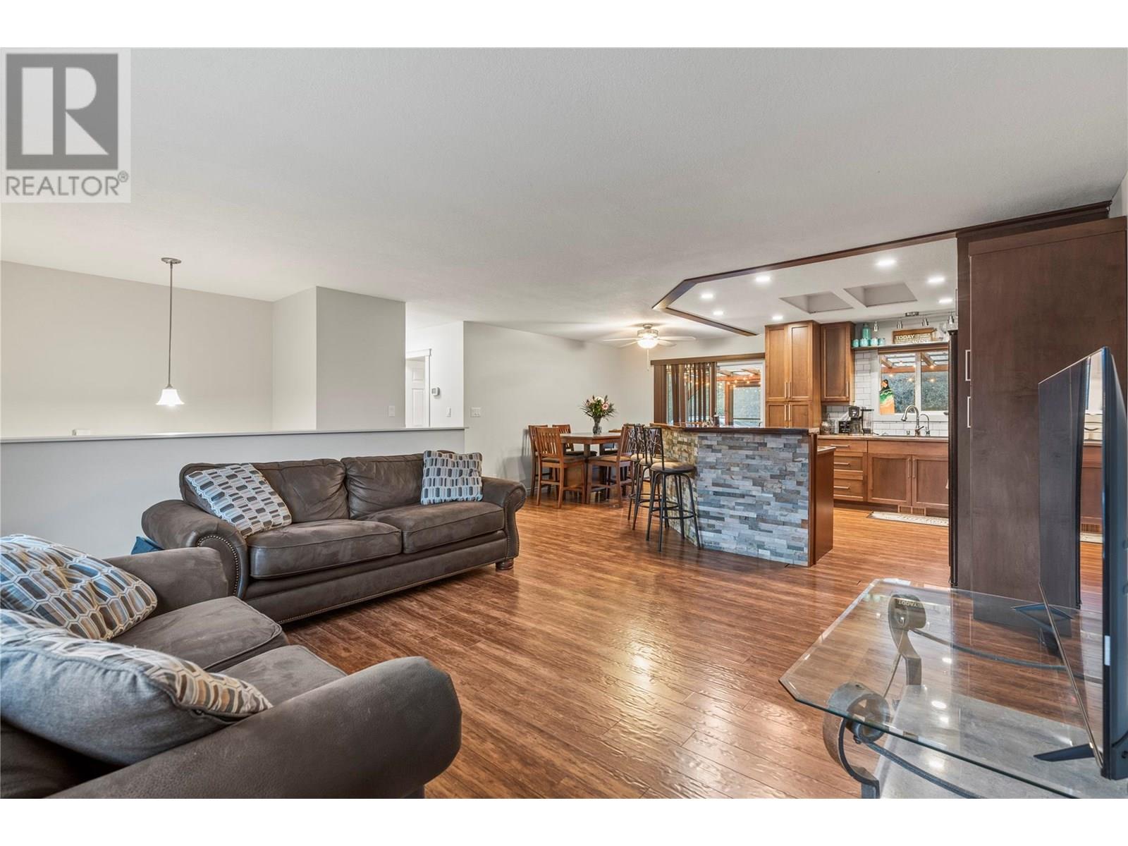 1718 Grandview Ave, Lumby, BC V0E 2G0