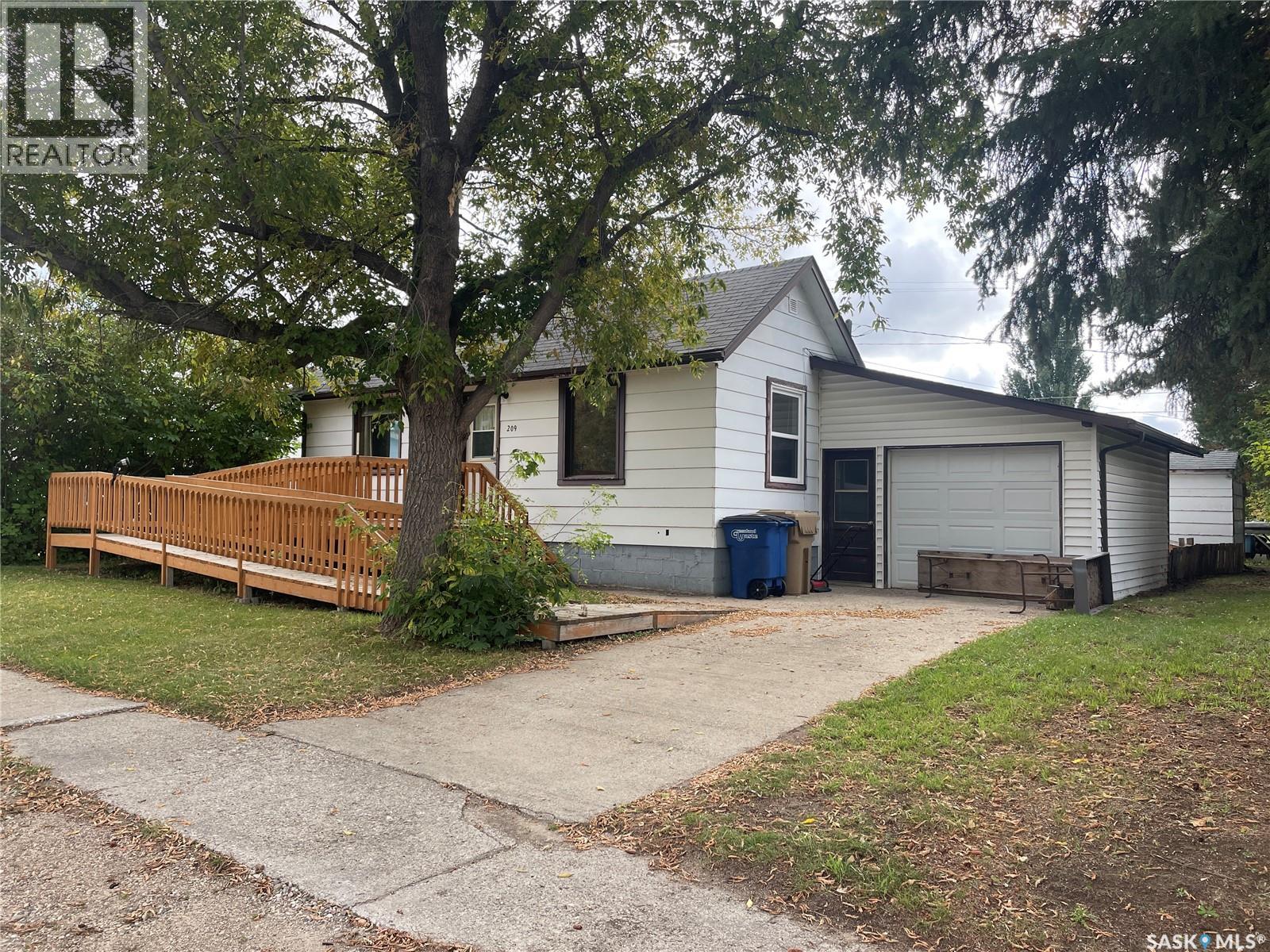 209 4 Avenue West, Shellbrook, SK S0J 2E0
