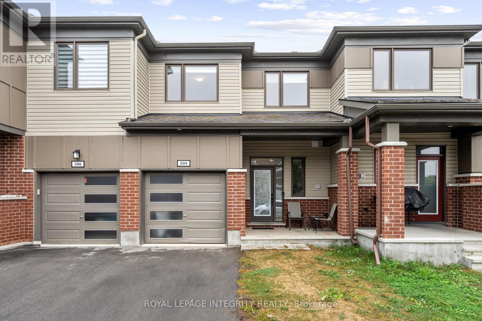 504 Flagstaff Dr, Ottawa, ON K2J 6T5