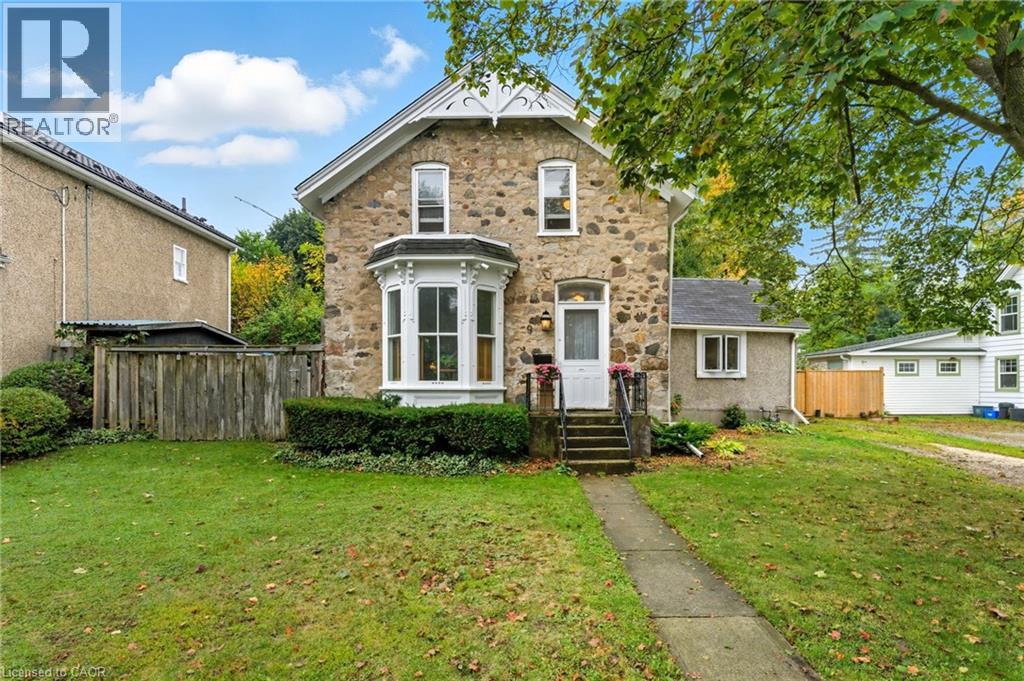 9 Dumfries St, Cambridge, ON N1S 1Y6