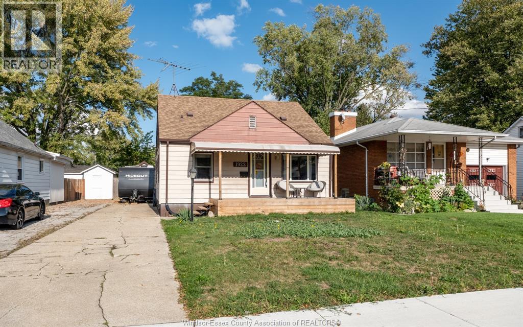 1922 Ferndale, Windsor, ON N8T 2L1