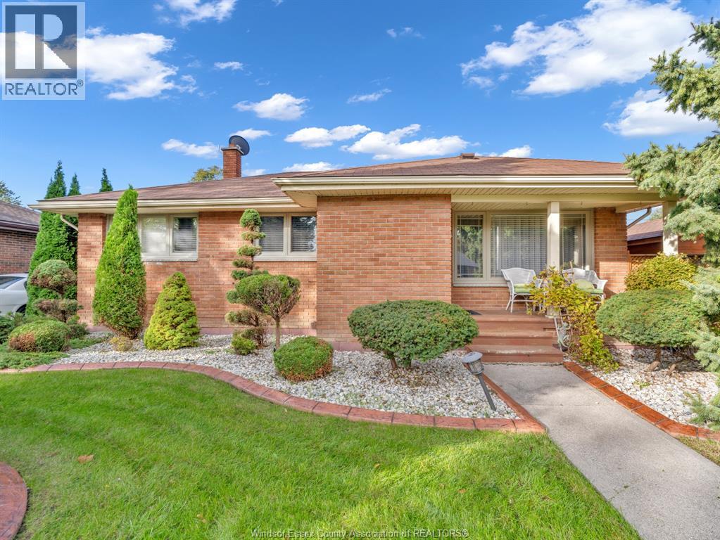 1007 Riverdale Ave, Windsor, ON N8S 4C5