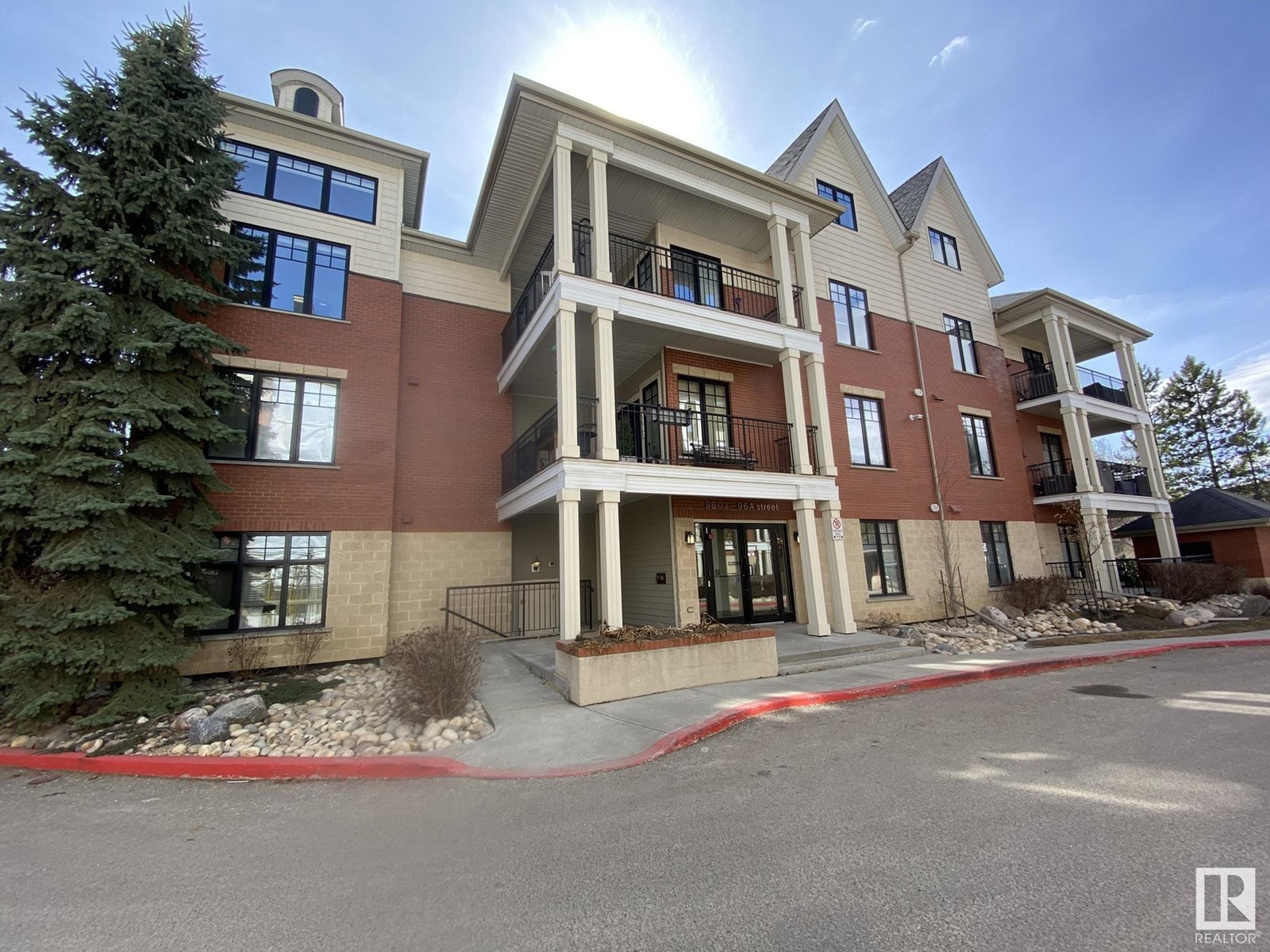 9803 96a Street Northwest #304, Edmonton, AB T6A 4A5