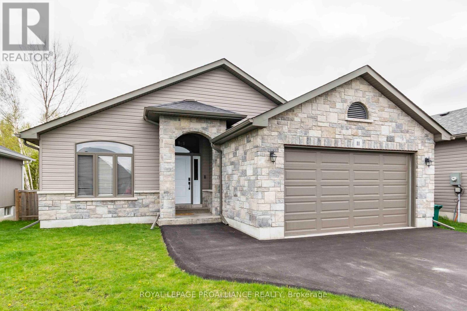 11 Brookfield Cres, Quinte West, ON K0K 1B0