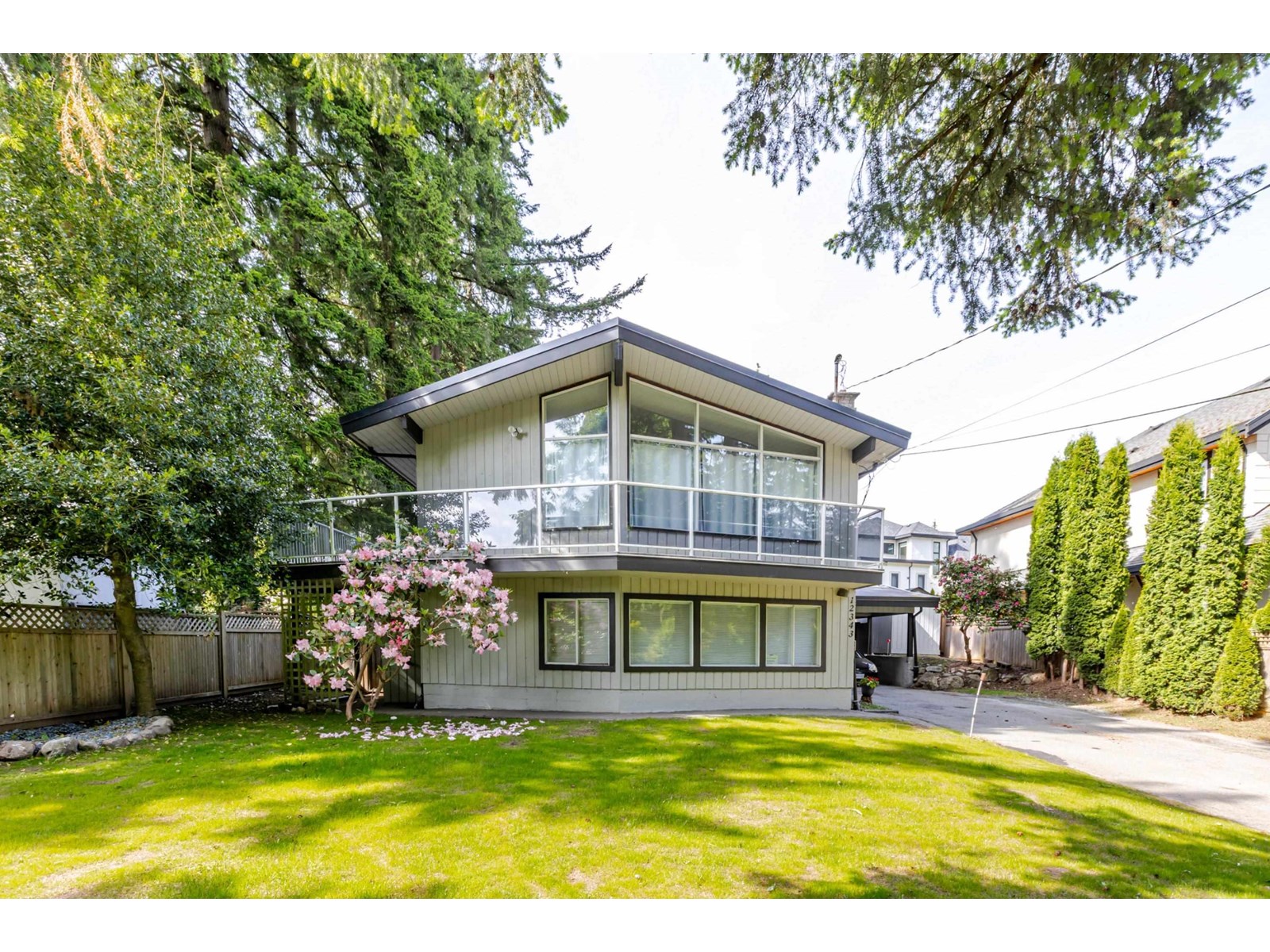 12343 New Mclellan Rd, Surrey, BC V3W 1E6
