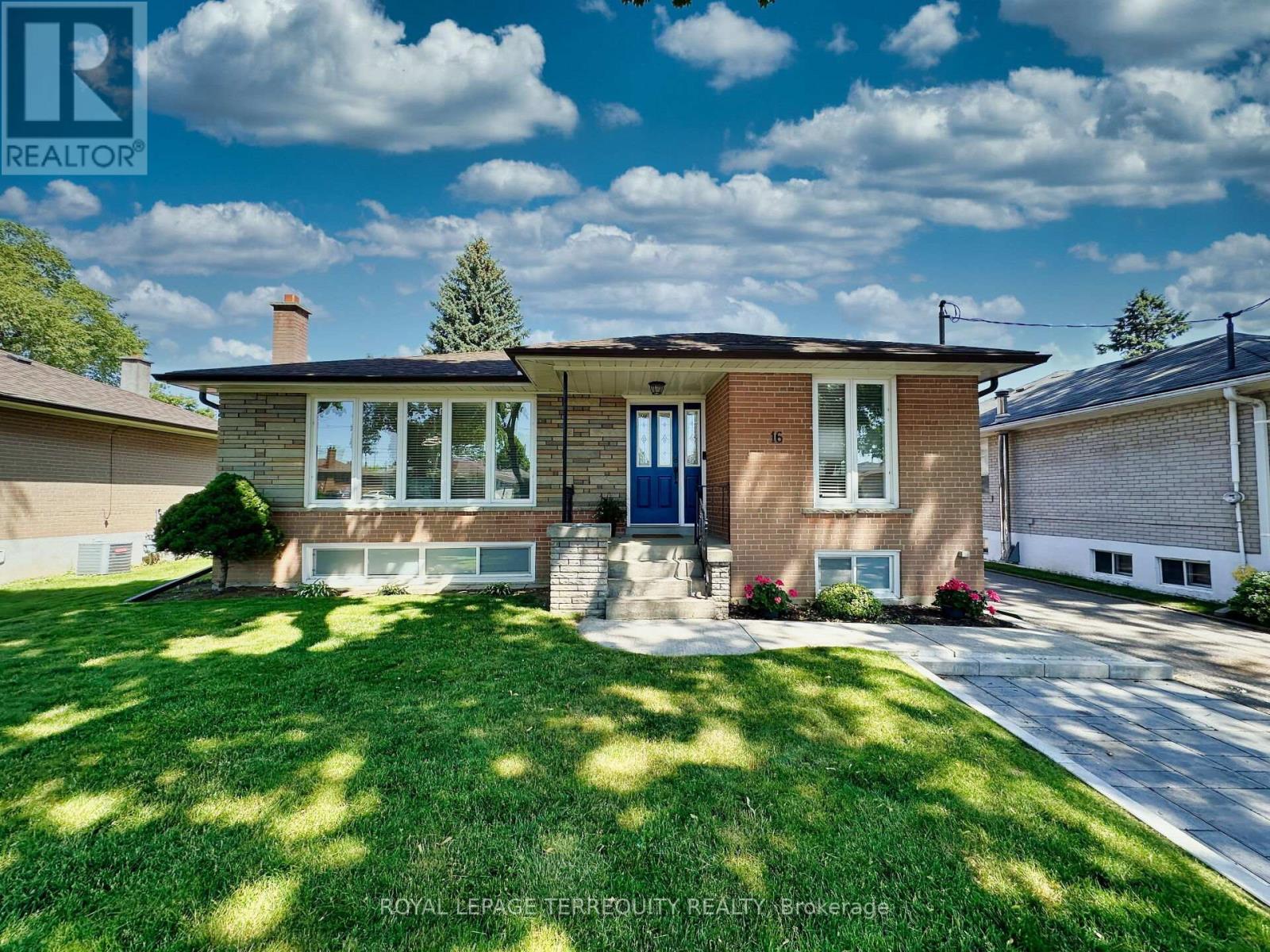 16 Pagebrook Dr, Toronto, ON M9P 1P5