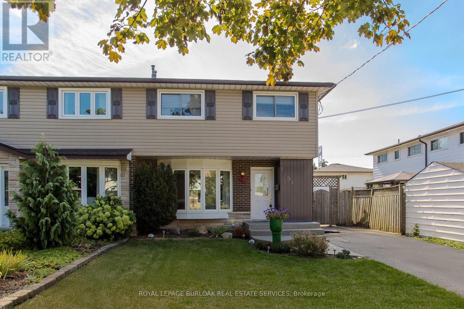 1254 Treeland St, Burlington, ON L7R 3T6