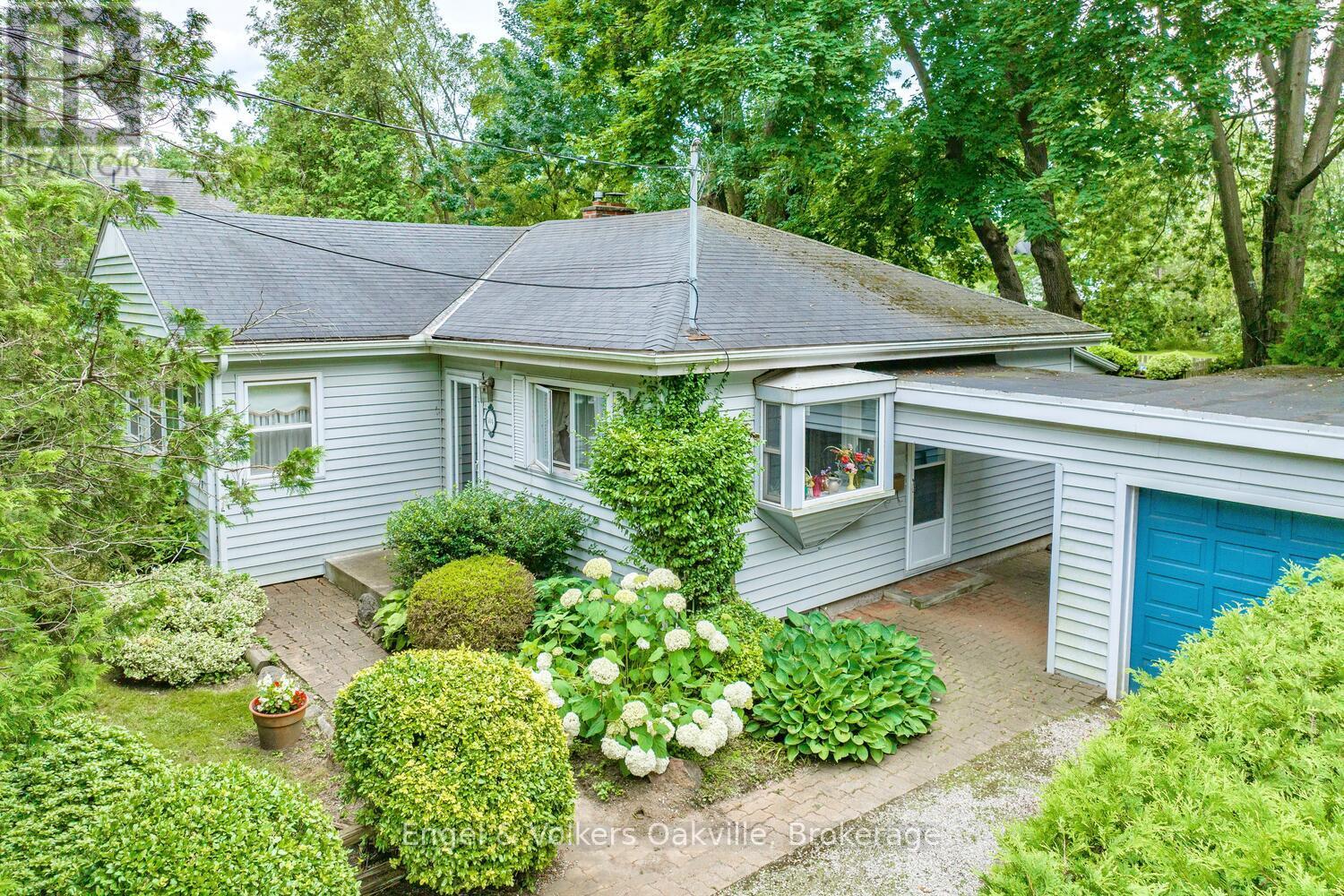 504 Chamberlain Ln, Oakville, ON L6J 4H6