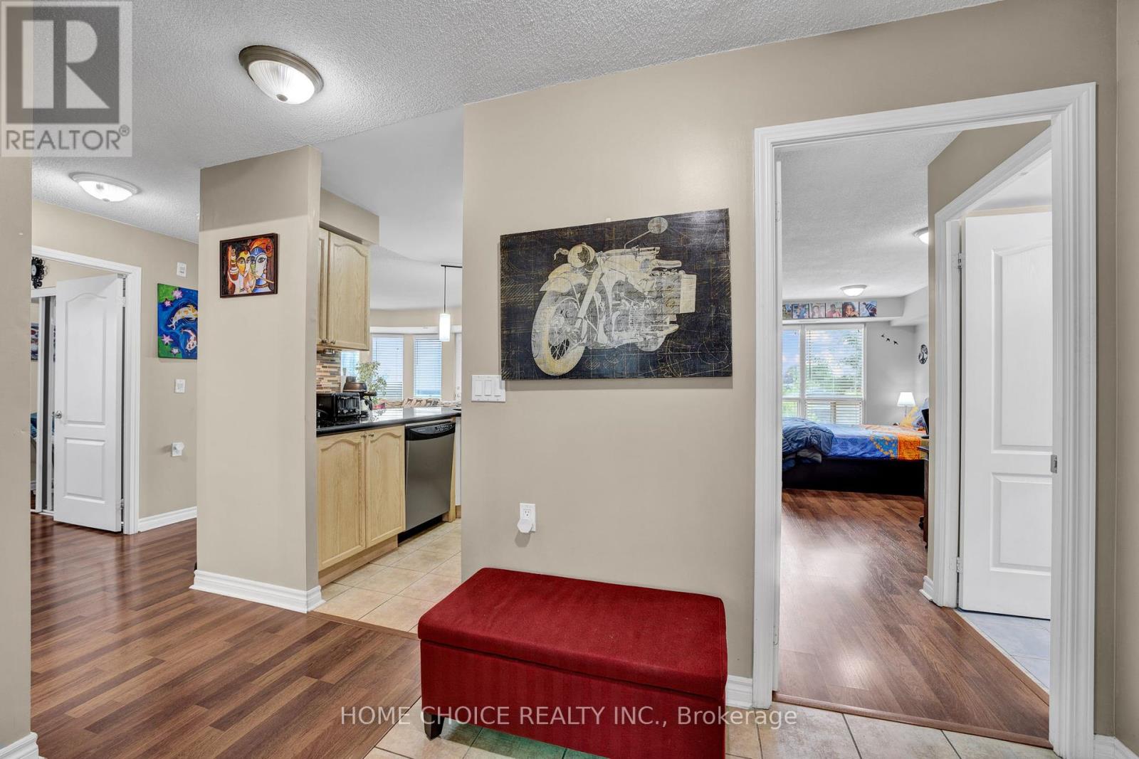 206 935 Sheppard Ave W, Toronto, ON M3H 2T7