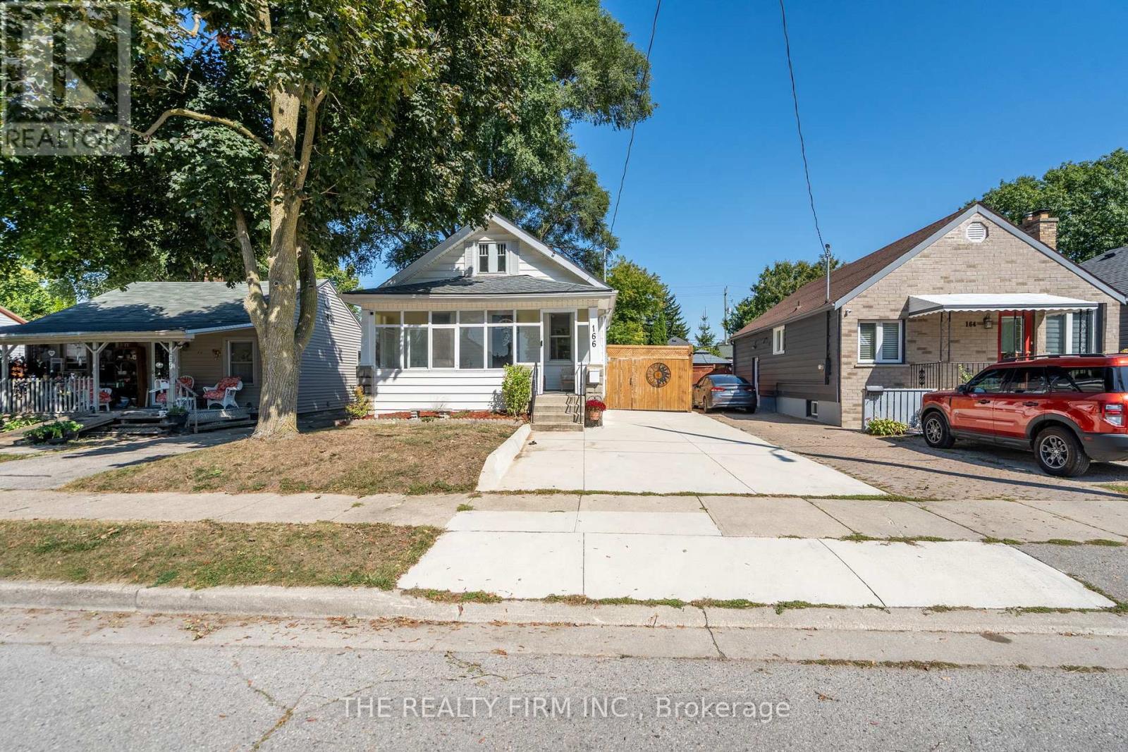 166 Giles St, London, ON N5Z 2W1
