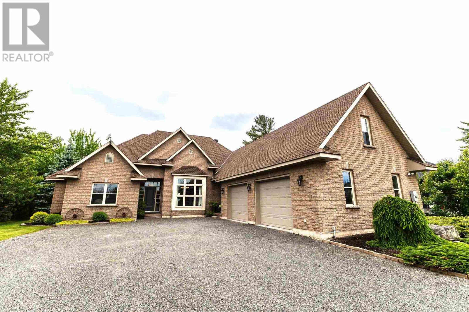 857 Sunnyside Beach Rd, Sault Ste. Marie, ON P6A 6K4