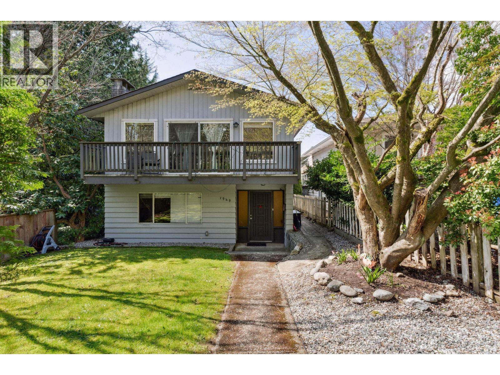 1949 Mahon Ave, North Vancouver, BC V7M 2T4