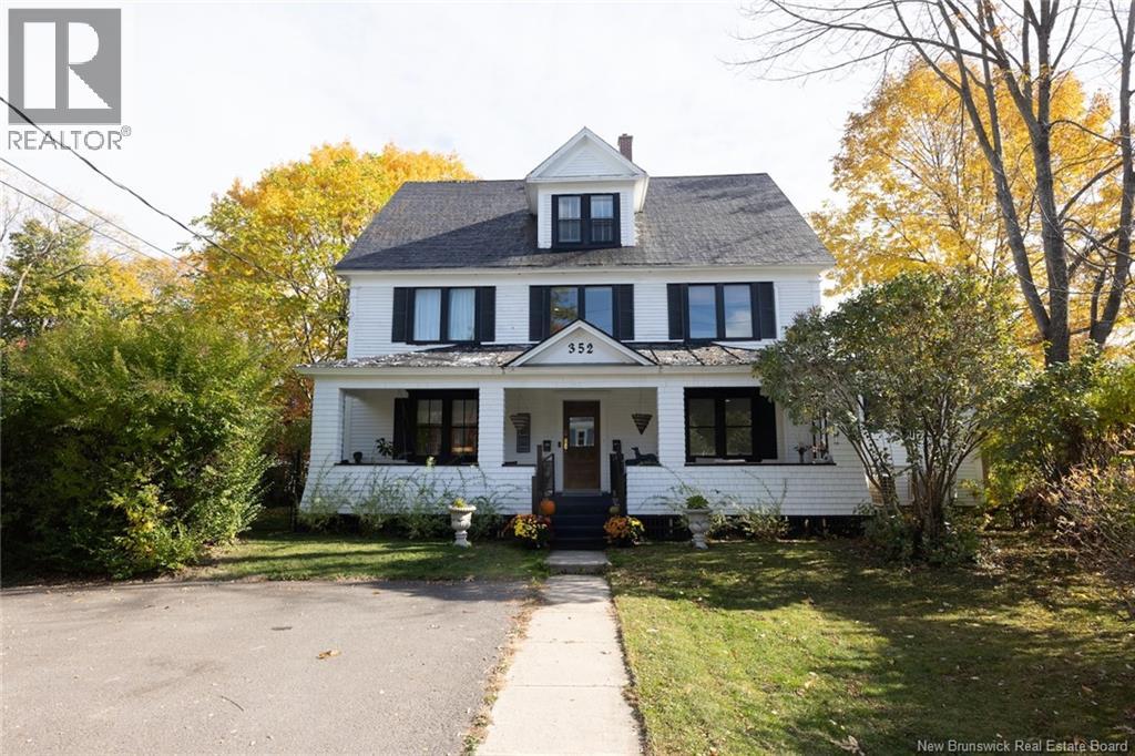 352 Regent St, Fredericton, NB E3B 3X4